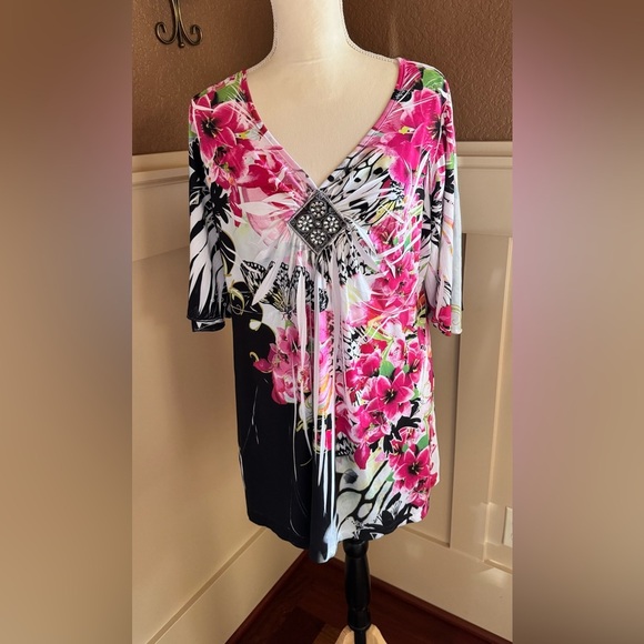 ONE WORLD Pink and Black Floral V-Neck Blouse 2X - Picture 1 of 11